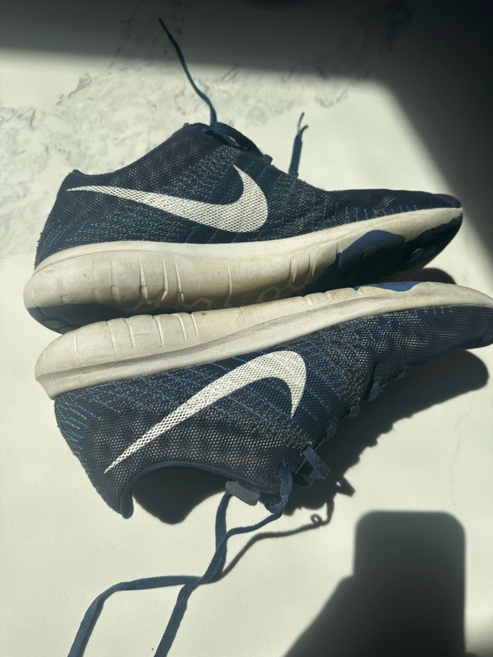 Nike Men's Navy Blue Flyknit Running Shoes with White Swoosh Size Men’s 10.5